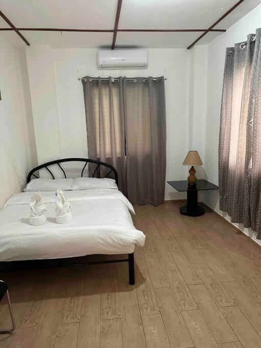 Alona Park Residence - 3 Bedroom Apartment- Alex And Jesa Unit Panglao Dış mekan fotoğraf